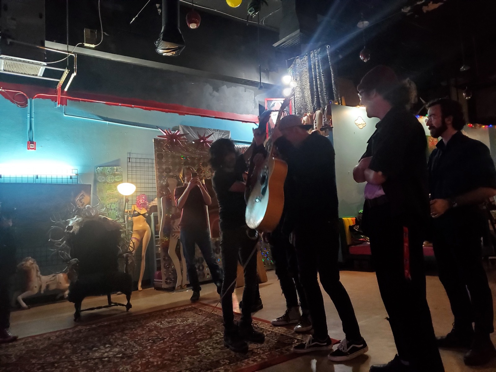 Acoustic set in the round on the rug